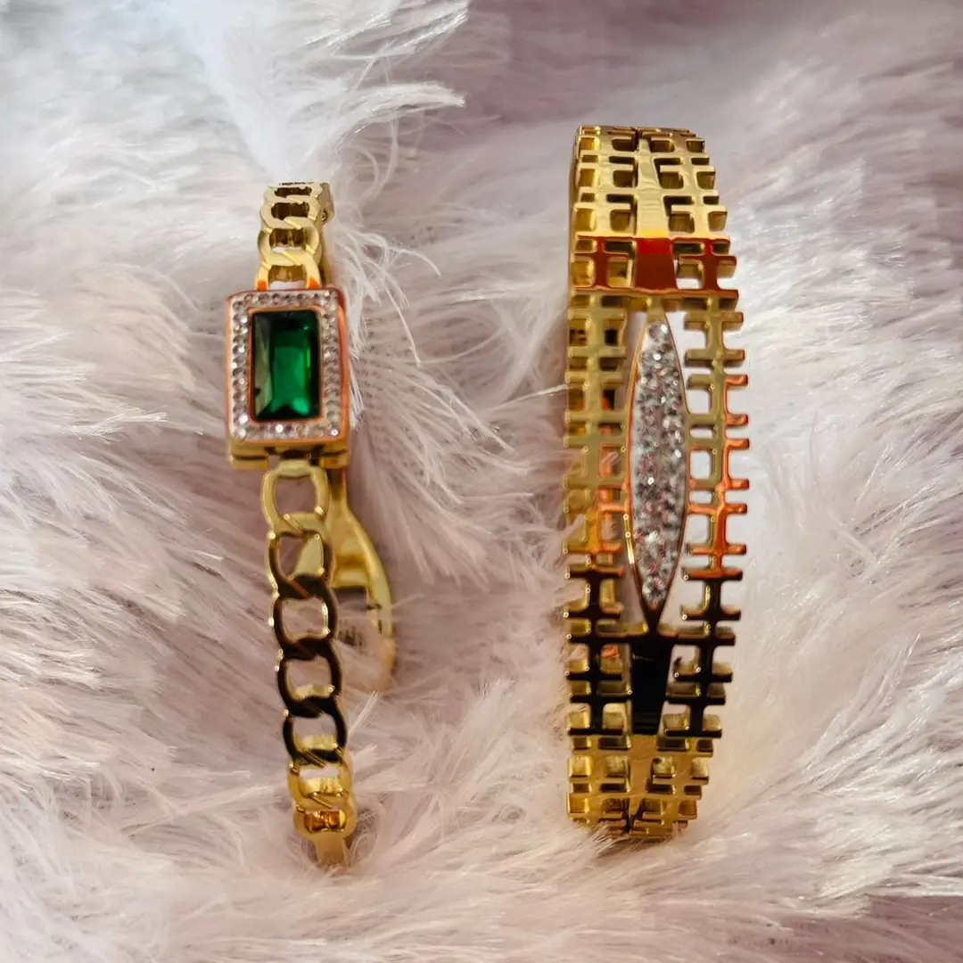 Emerald Link Designer Gold Bangle