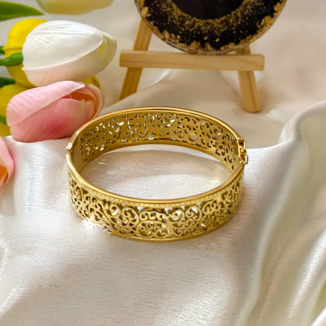Vintage Filigree Designer Gold Bangle