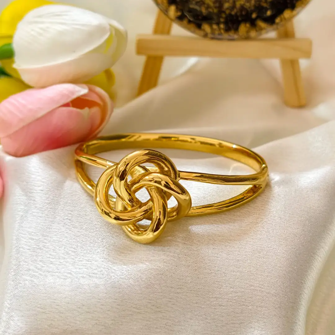 Infinity Knot Gold Bangle
