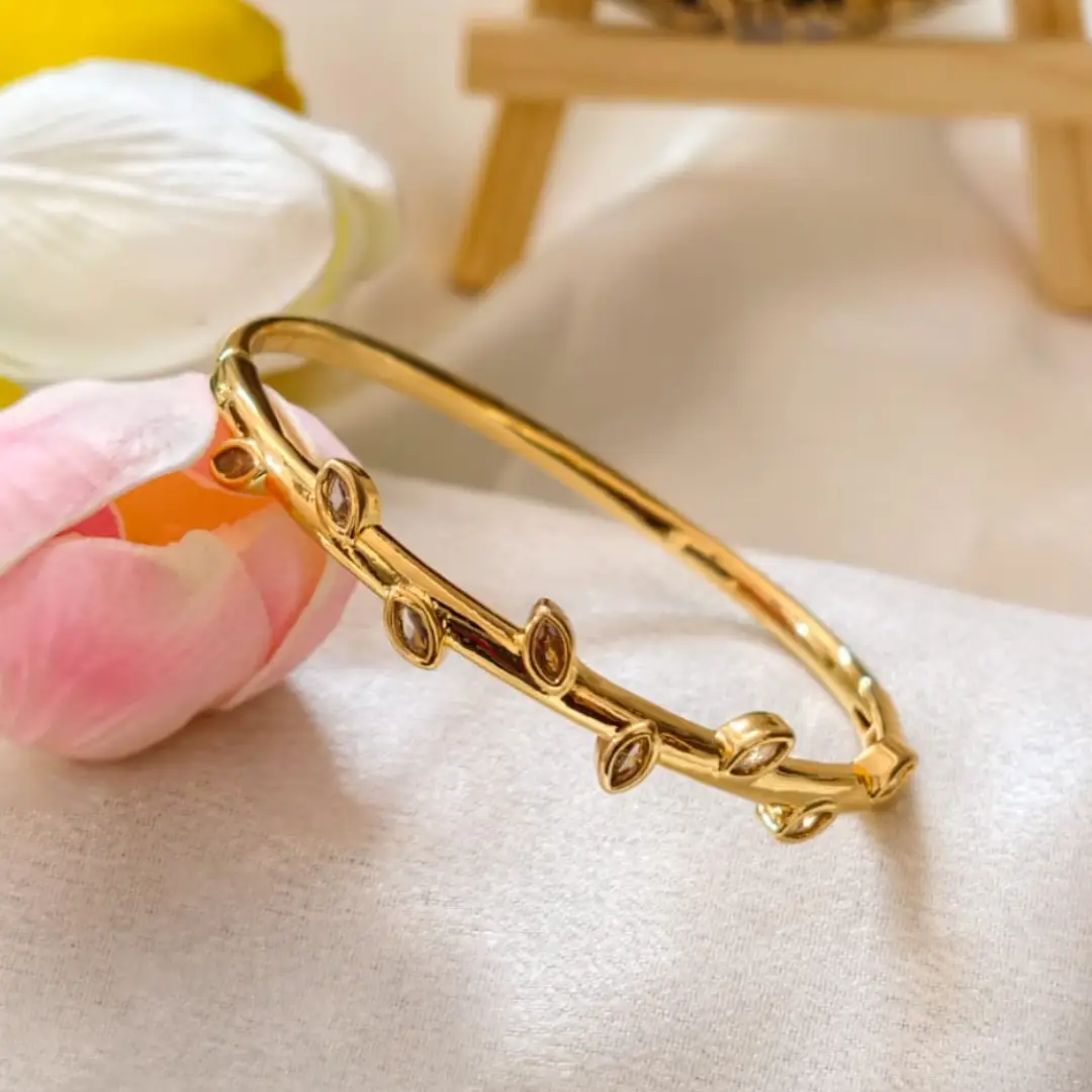 Minimal Leaf Design Gold Bangle