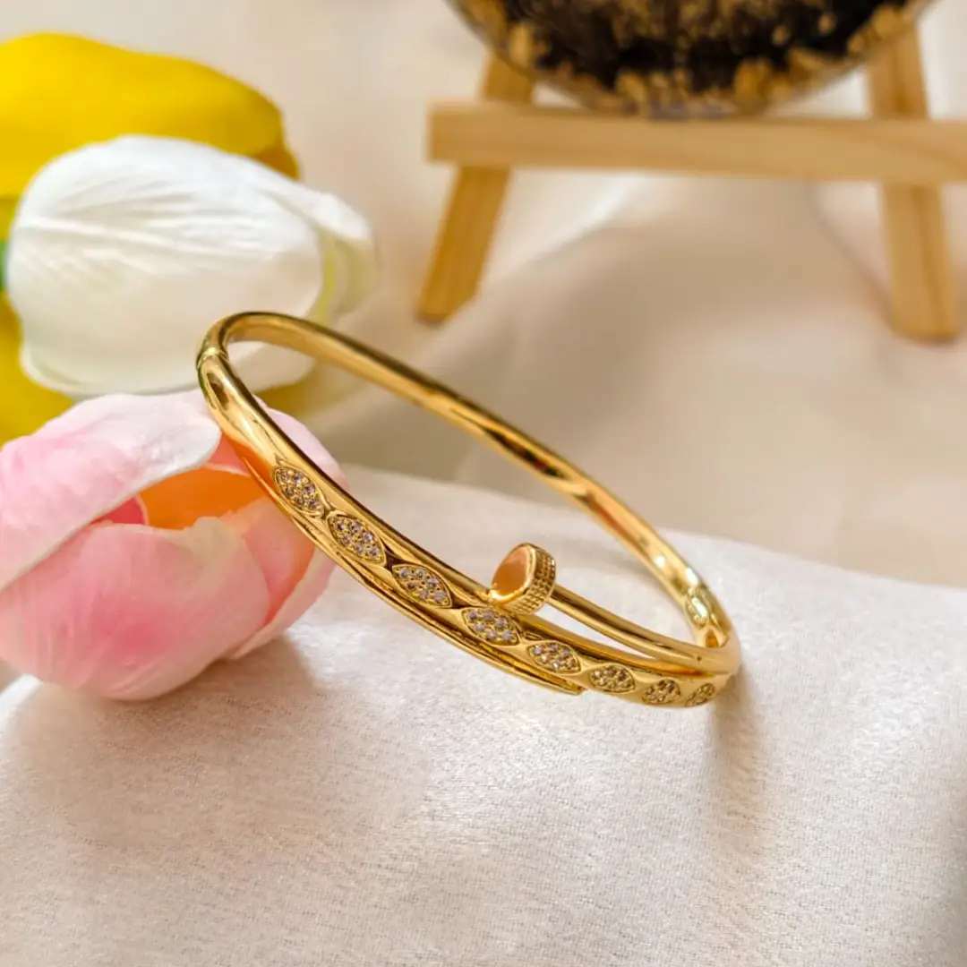 Leaf Engraved Nail Style Bangle